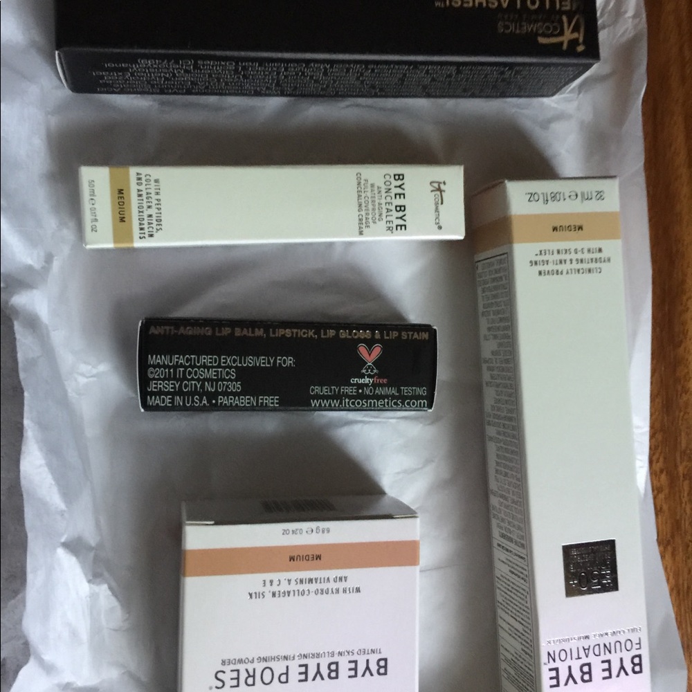 5 piece IT cosmetics NEW!
